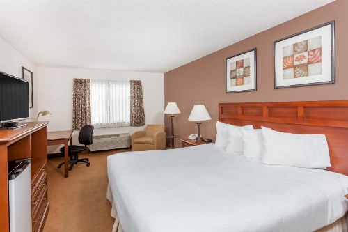 Baymont by Wyndham Tuscola image 20
